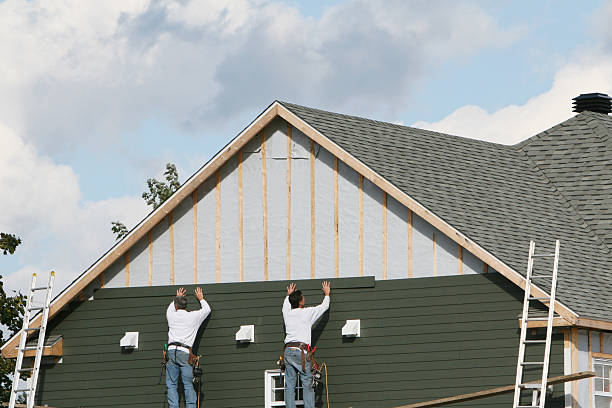 Professional Siding Replacement technician working in Battle Ground, IN